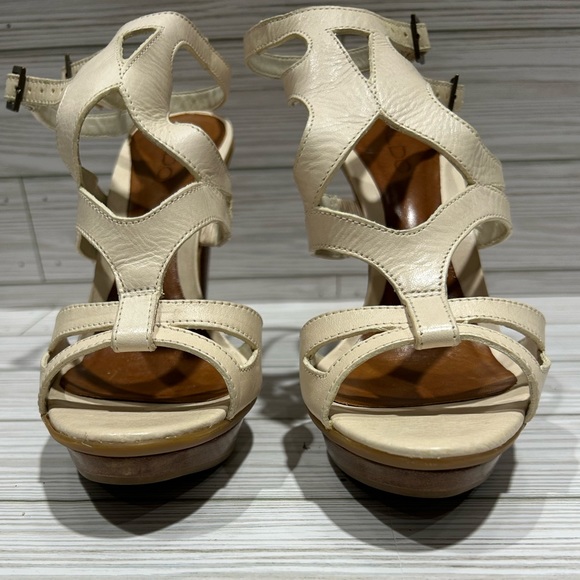 ALDO Platform Heels - Picture 1 of 7